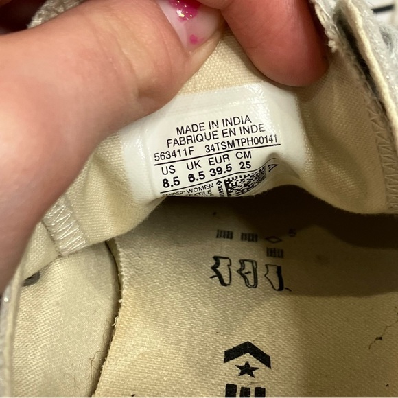 Converse sneakers low top silver size 8.5 women’s - Picture 8 of 8